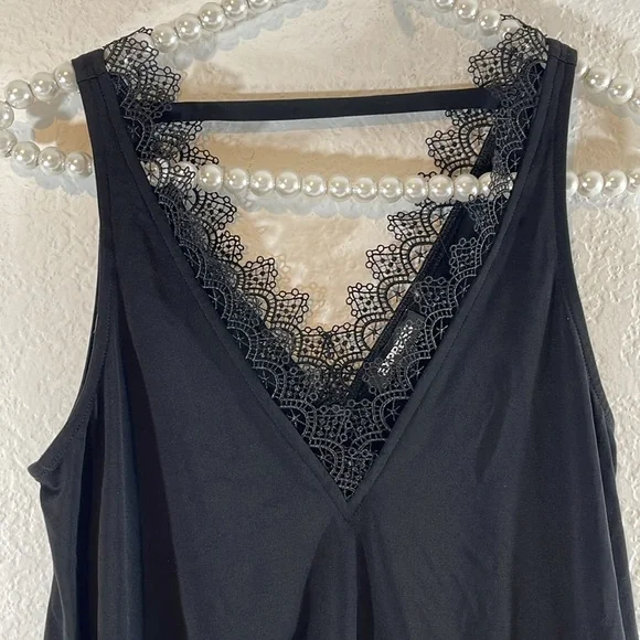 EXPRESS Women Black Crochet V-Neck Sleeveless Blouse Size XS - Picture 2 of 7